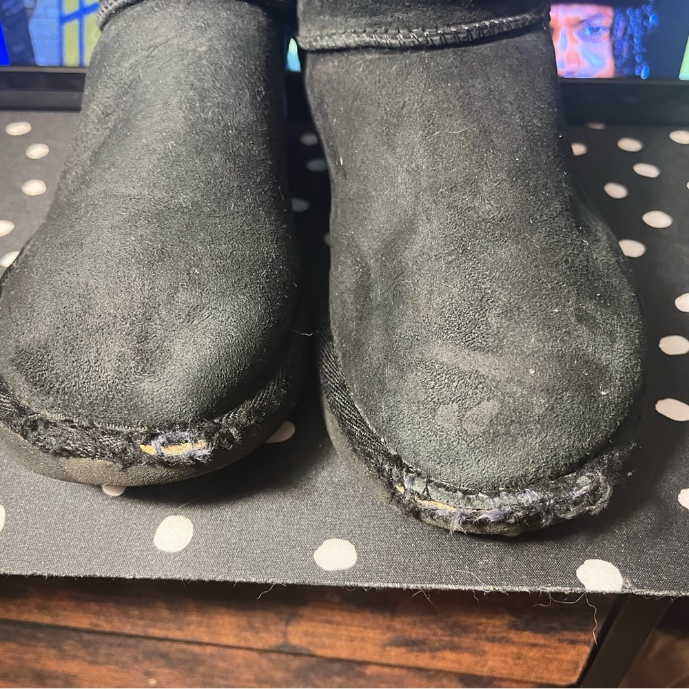 Women’s black UGG boots. Size 6 - Picture 5 of 5